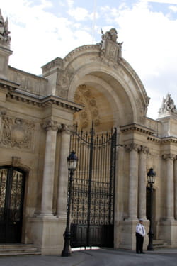 le président de la république ne peut cumuler son indemnité avec aucune autre.