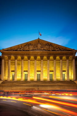 l'assemblée nationale compte 577 députés.