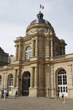 en plus des sommes que perçoivent les sénateurs, le président du sénat reçoit