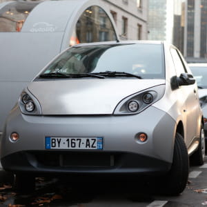 fin 2012, le service d'autopartage autolib comptera 1 100 stations et 3 000