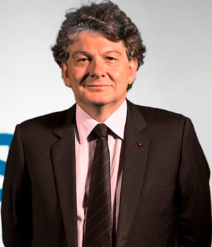 thierry breton, pdg d'atos origin, a gagné 2,8 millions d'euros en 2012.