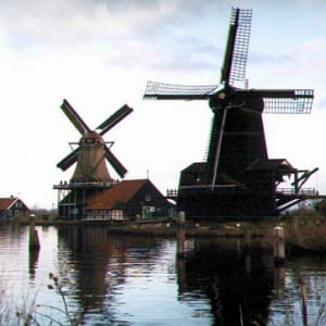 des moulins près d'amsterdam, aux pays-bas.