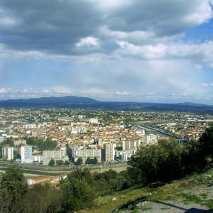 une vue d'alès.