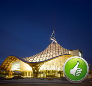 le centre pompidou de metz accueille plus de 2 000 visiteurs par jour.