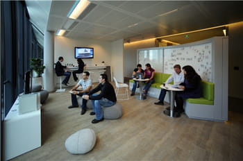 un 'espace détente' au siège européen de microsoft, situé près de paris, à