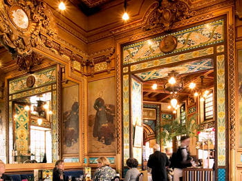 la cigale est réputée pour son décor style art nouveau