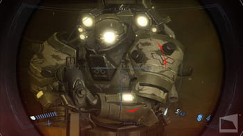 le joueur porte un casque, sur lequel on peut lire ses points de vie, munitions