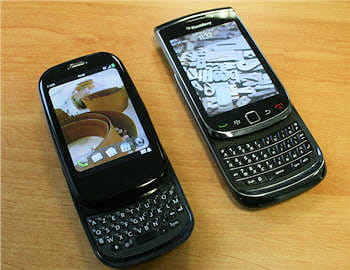 le blackberry torch au côté du palm pre : deux écrans très comparables : 3,2