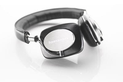 le casque p5 de coté