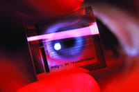 tag rfid en polymère conçu pour la société polyic. 