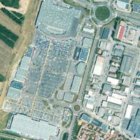 il possède l'hypermarché leclerc de rouen.