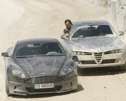 james bond roule en aston martin.