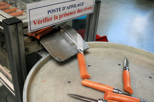 Fabrication du couteau opinel