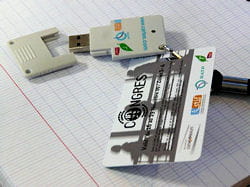 ce badge fait office de coupon de transport en commun et de clé usb.