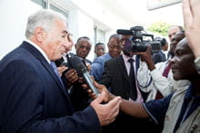 dsk répondant à la presse de la république démocratique du congo, en 2009.