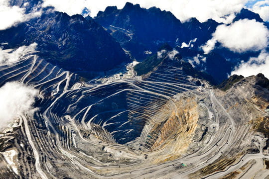 http://i-cms.journaldunet.com/image_cms/original/1255943-grasberg-la-plus-grande-mine-d-or-du-monde.jpg